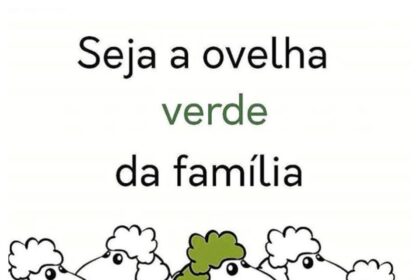 Uma ovelha verde em meio de outras ovelhas brancas